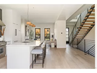 Photo #3: 6806614 Listing 