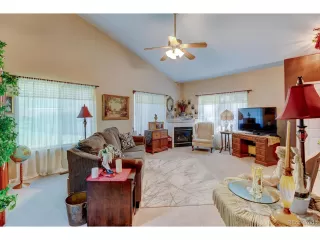 Photo #5: 6820084 Listing 