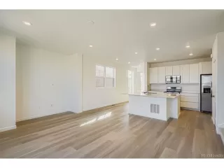 Photo #3: 6822407 Listing