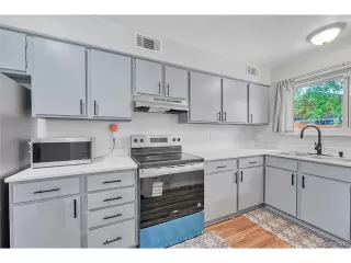 Photo #5: 6827889 Listing