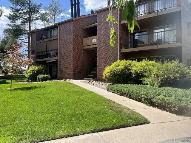 MLS: 6829665 Condo For Sale