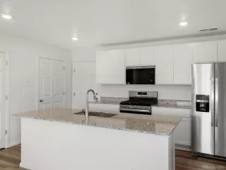 Photo #3: 6840382 Listing 