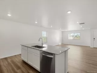 Photo #6: 6840382 Listing 