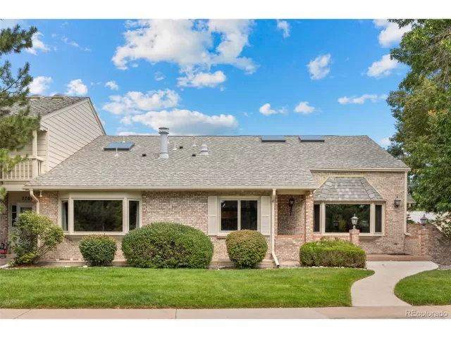 MLS: 6846844 Condo For Sale