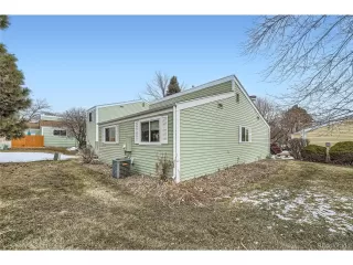 Photo #5: 6850460 Listing