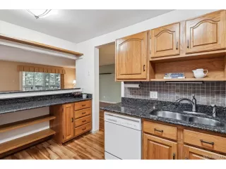 Photo #6: 6852628 Listing