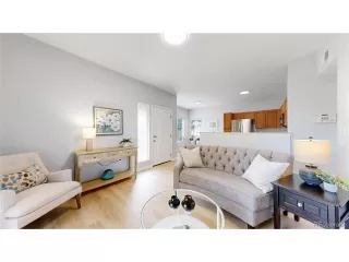 Photo #4: 6864889 Listing