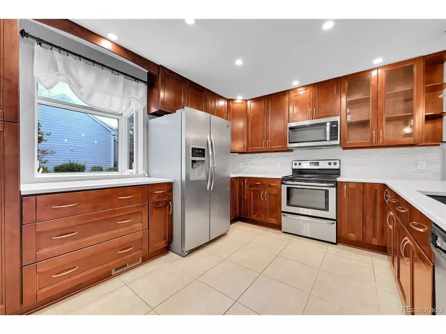 MLS: 6866568 Condo For Sale