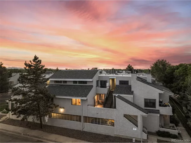 MLS: 6880228 Condo For Sale