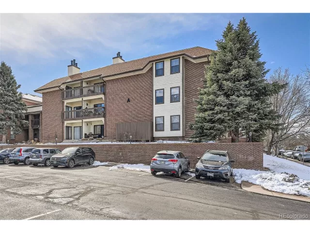 MLS: 6886086 Condo For Sale