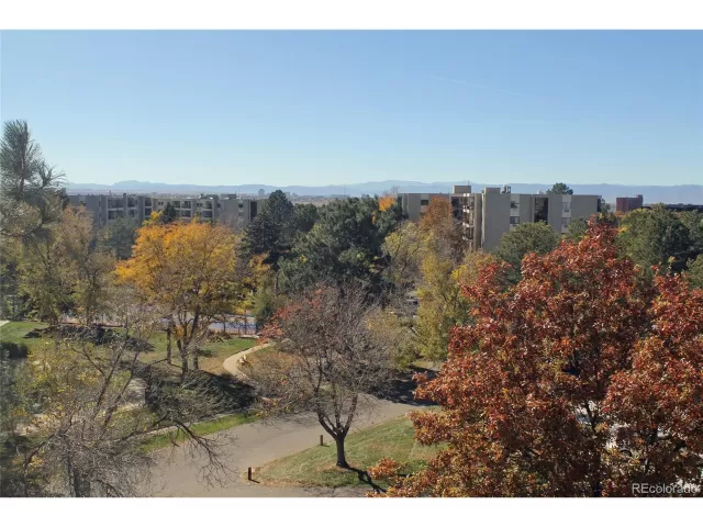 MLS: 6888500 Condo For Sale