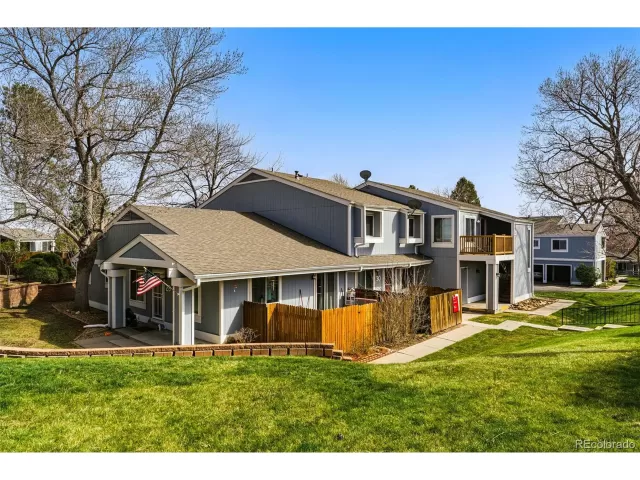 MLS: 6895587 Condo For Sale