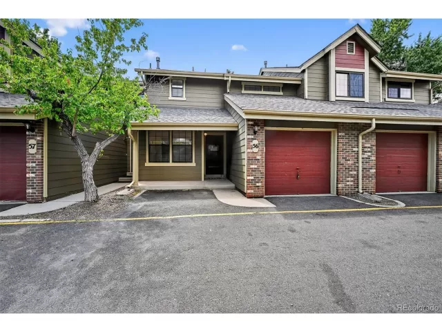 MLS: 6895884 Condo For Sale
