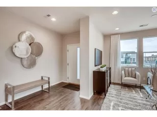 Photo #5: 6899147 Listing