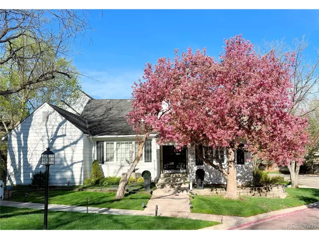 MLS: 6903016 Condo For Sale