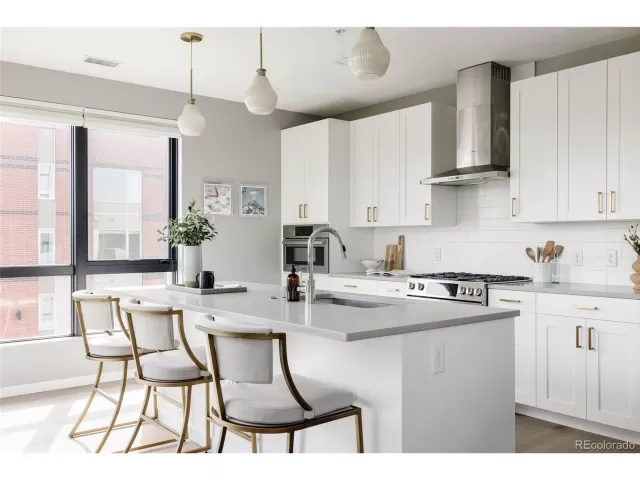 MLS: 6903466 Condo For Sale