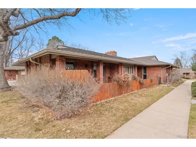 MLS: 6908042 Condo For Sale