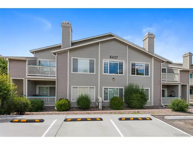 MLS: 6908874 Condo For Sale