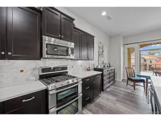 Photo #5: 6912396 Listing