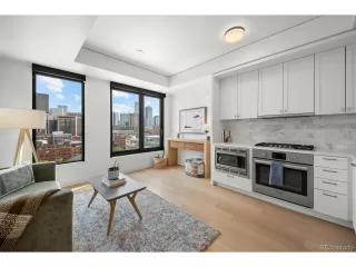 Photo #2: 6914297 Listing