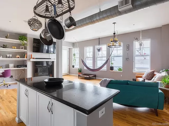 MLS: 6925050 Condo For Sale