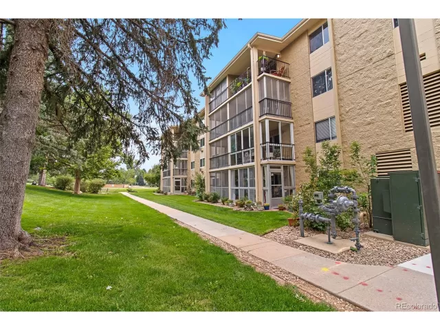 MLS: 6932499 Condo For Sale