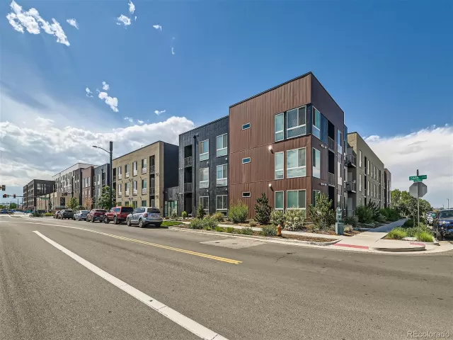 MLS: 6933847 Condo For Sale