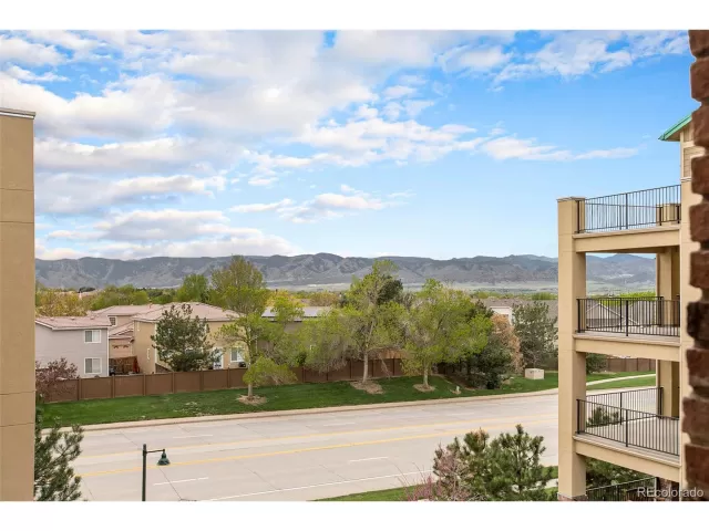 MLS: 6939652 Condo For Sale
