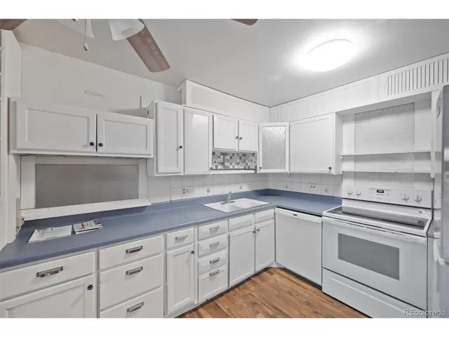 MLS: 6940002 Condo For Sale