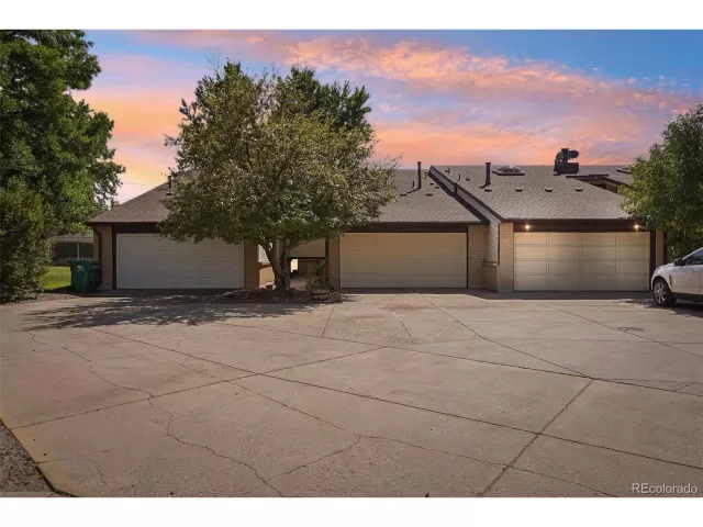 MLS: 6943194 Condo For Sale