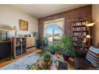 Photo #4: 6944398 Listing