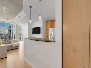 Photo #5: 6948912 Listing