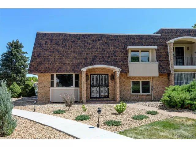 MLS: 6948988 Condo For Sale