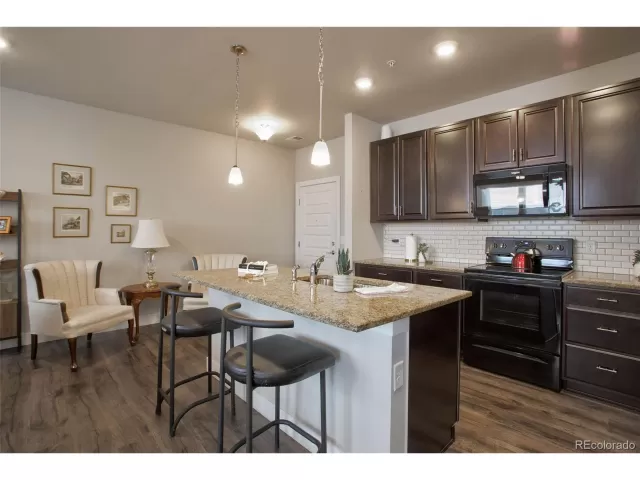 MLS: 6967373 Condo For Sale