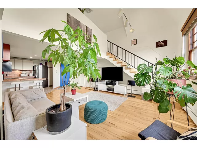 MLS: 6979373 Condo For Sale