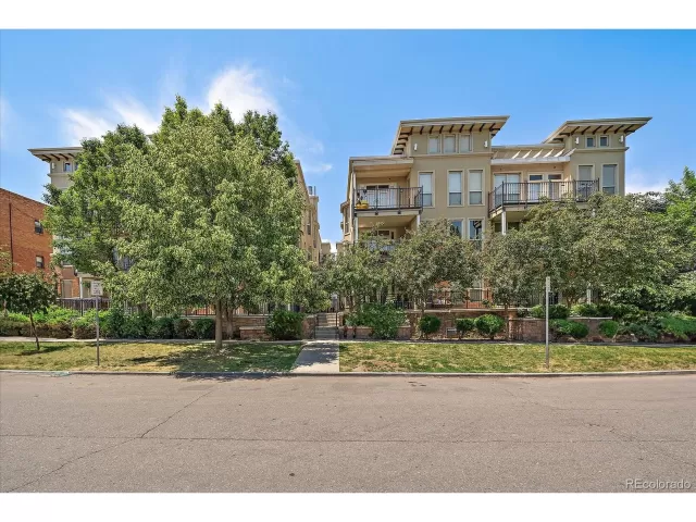 MLS: 6981810 Condo For Sale