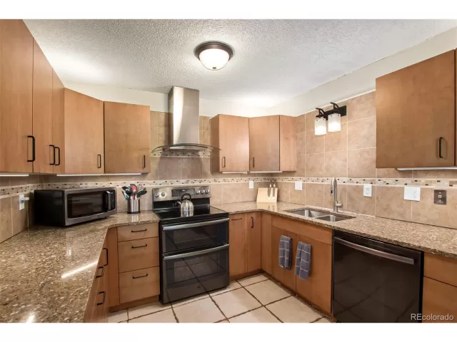 MLS: 7051108 Condo For Sale