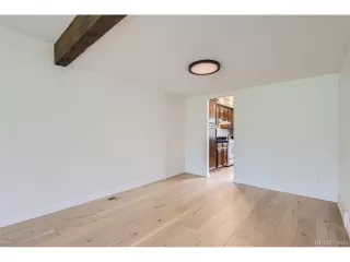 Photo #6: 7067691 Listing