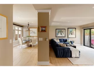 Photo #3: 7081387 Listing