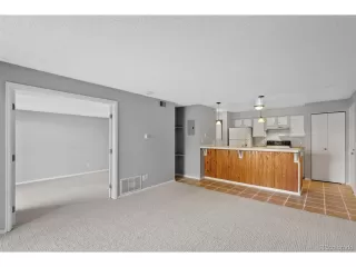 Photo #6: 7100008 Listing