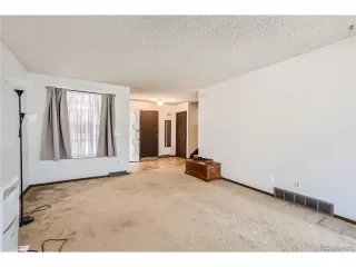 Photo #5: 7100944 Listing