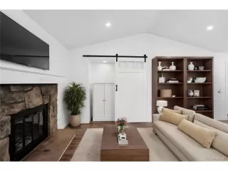 Photo #2: 7120847 Listing