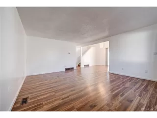 Photo #5: 7120927 Listing