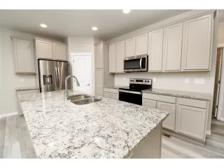 Photo #5: 7122566 Listing