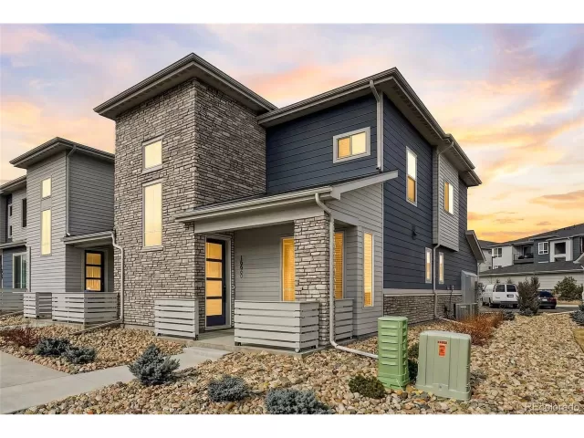 MLS: 7153743 Condo For Sale