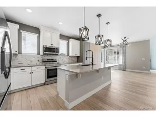 Photo #5: 7153743 Listing