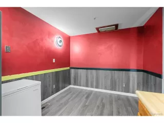 Photo #6: 7204798 Listing