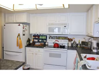 Photo #5: 7234500 Listing