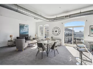 Photo #5: 7261515 Listing