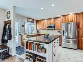 Photo #5: 7263098 Listing